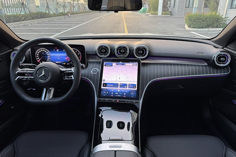 奔驰C级 2025款 C 260 L 运动版中控内饰7001