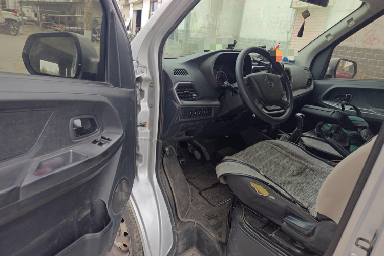 长安凯程 长安睿行M60 2023款 1.6L CNG舒适型客车6座中控内饰20