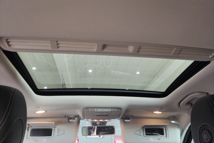 奔驰C级 2019款 C 180 L 时尚型运动版中控内饰22