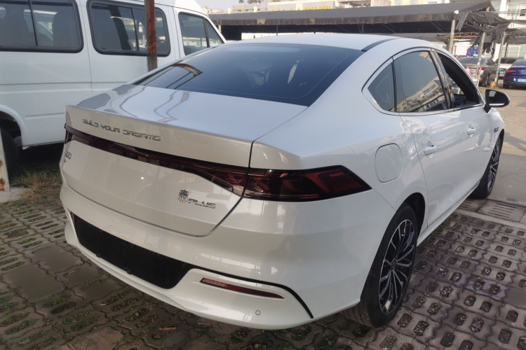 比亚迪 秦PLUS 2021款 EV 600KM 旗舰型车身外观7