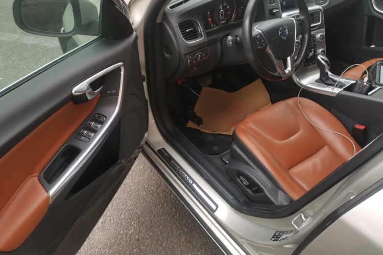 沃尔沃S60 2017款 S60L T4 智远版中控内饰20