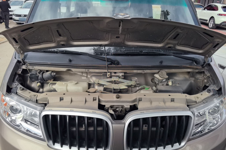 金杯 新海狮X30L 2021款 1.5L财富无空调版客车国VI SWC15M机舱底盘24