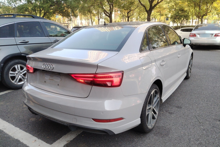 奥迪A3 2018款 30周年年型 Limousine 35 TFSI 运动型车身外观7