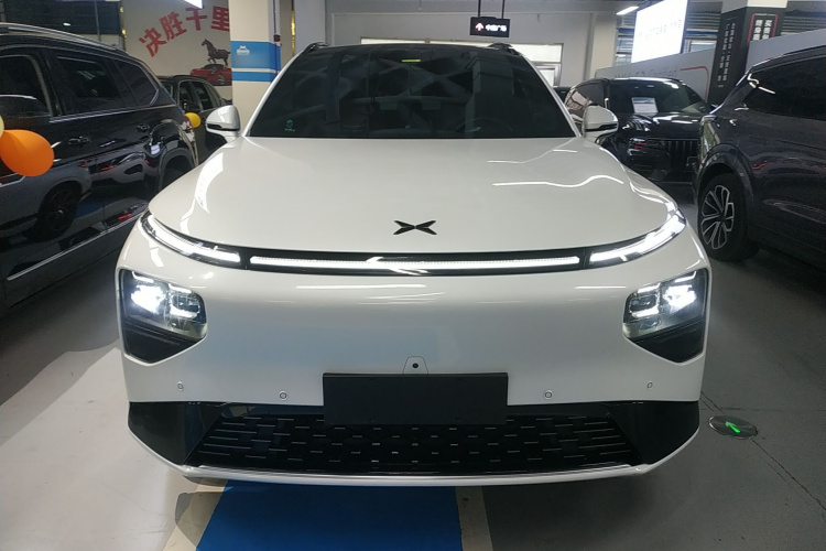 小鹏G9 2022款 570 Pro车身外观2