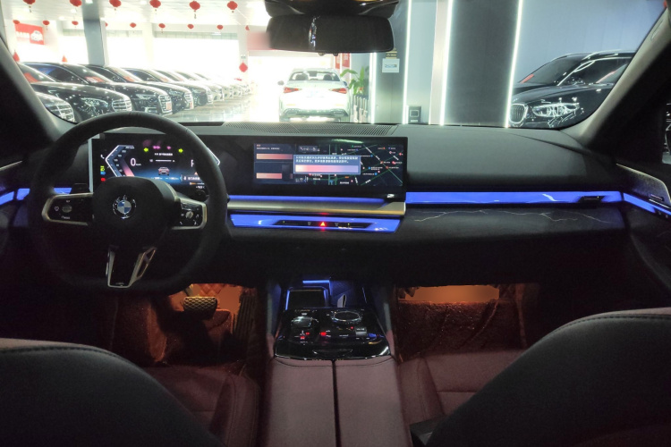 宝马5系 2025款 530Li 尊享型 M运动套装中控内饰12