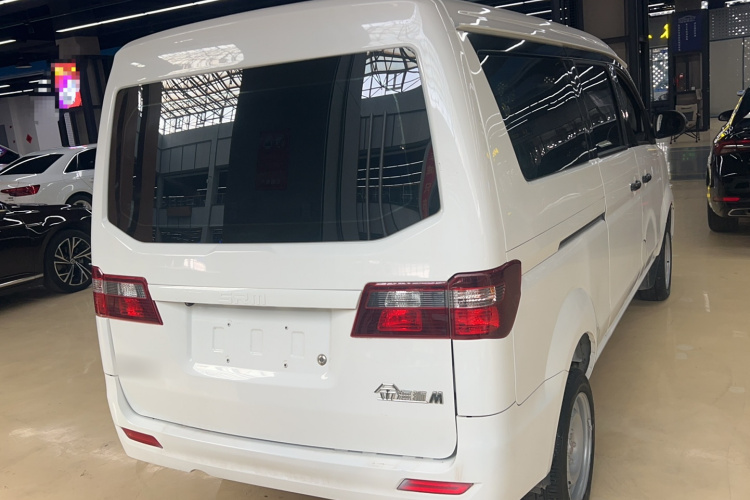 金杯 金海狮M经典 2024款 1.5L 工程狮客车 6座车身外观6004