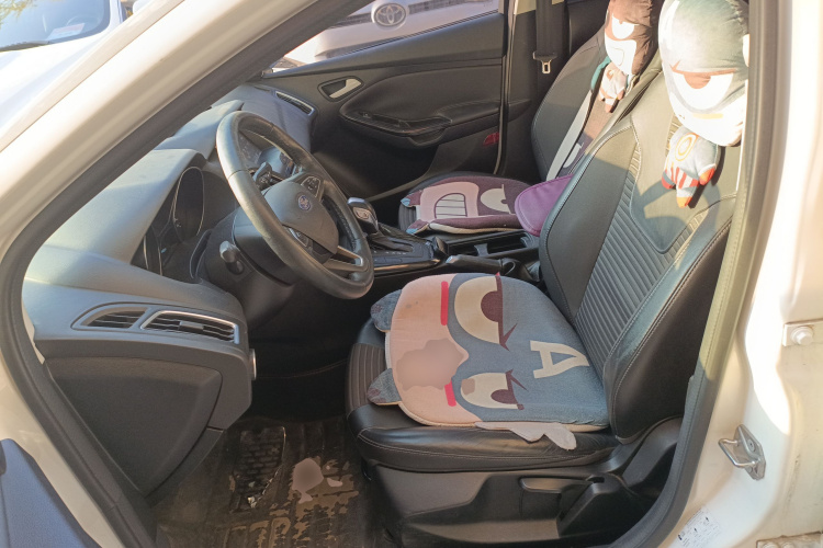 福特 福克斯 2015款 三厢 EcoBoost 125 自动超能风尚型中控内饰19