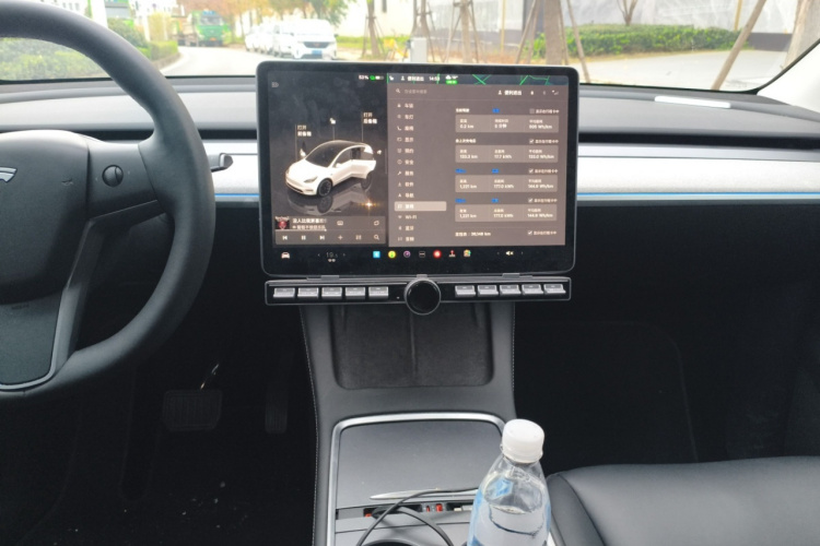 特斯拉 Model Y 2024款 长续航全轮驱动版局部细节16