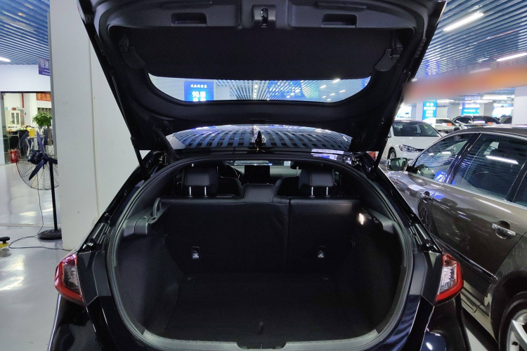 本田 思域 2023款 HATCHBACK 240TURBO 手动极劲版机舱底盘23