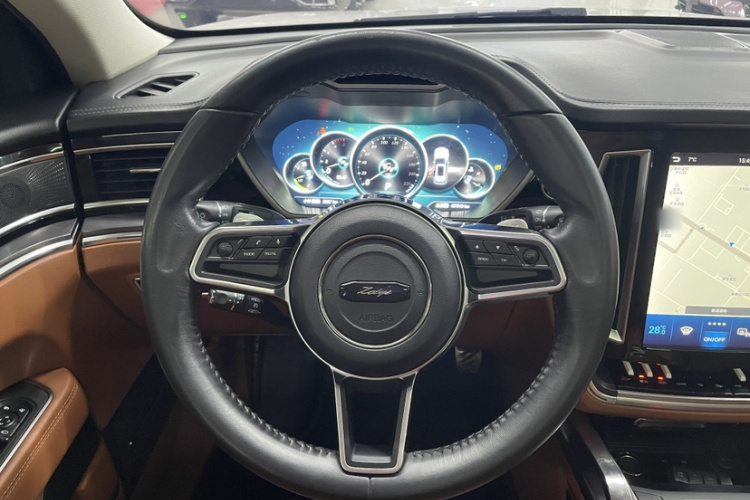 众泰T700 2017款 2.0T 自动旗舰型中控内饰7012