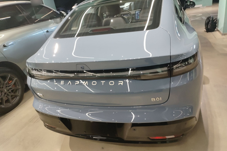 零跑汽车 零跑B01 2025款 550激光雷达版车身外观6