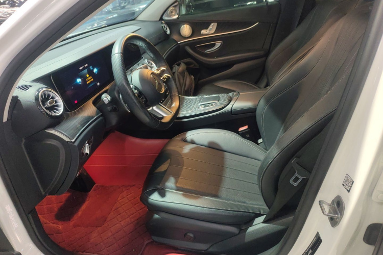 奔驰E级(进口) 2023款 E 260 时尚型运动版中控内饰19