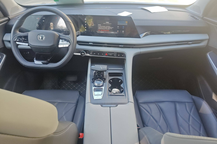 长安CS75 PLUS 2024款 第三代 冠军版 1.5T 智驾劲航型中控内饰12