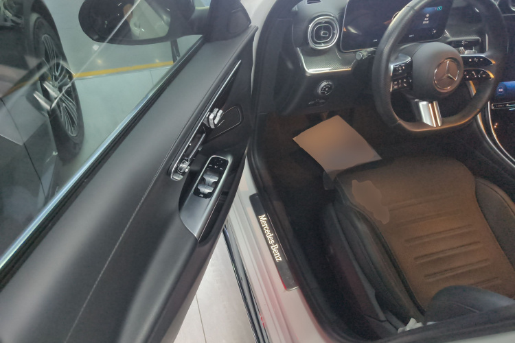 奔驰C级 2023款 改款 C 260 L 运动版中控内饰20