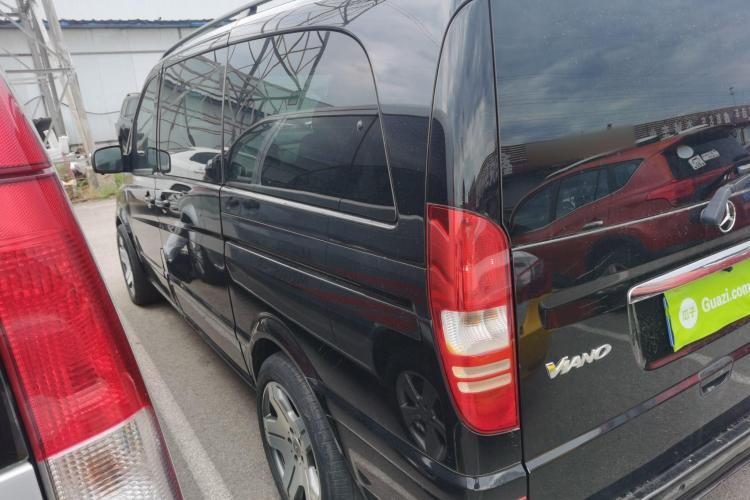 奔驰 唯雅诺 2013款 3.0L 舒适版车身外观4