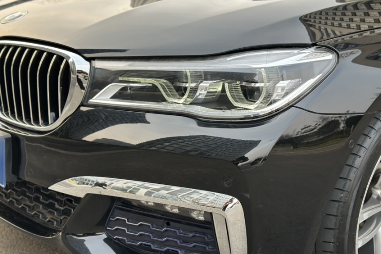 宝马7系 2018款 730Li 尊享型 M运动套装局部细节36