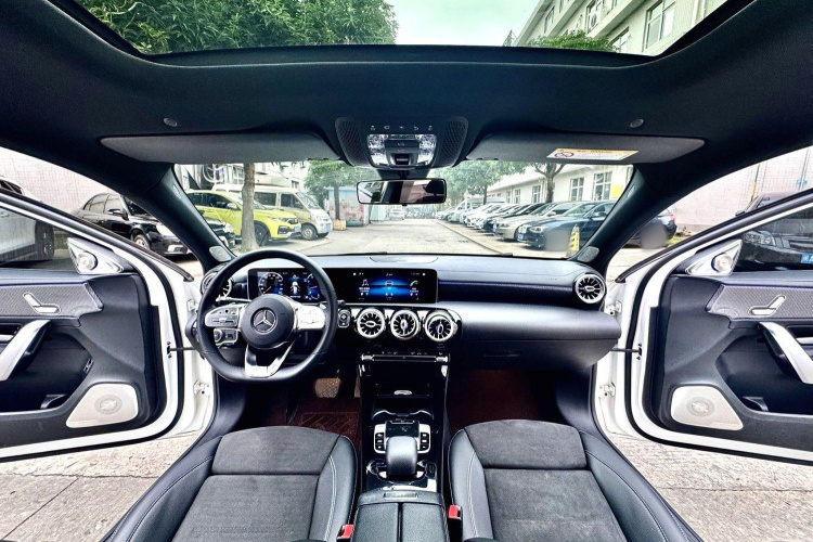 奔驰A级 2020款 A 200 L 运动轿车中控内饰7004