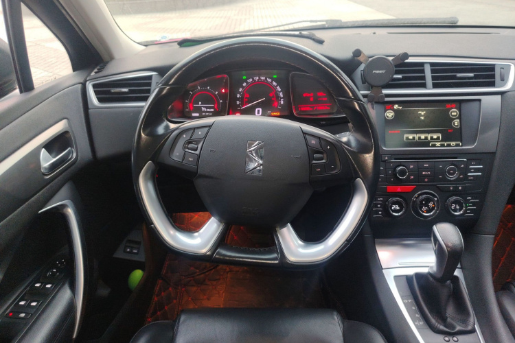 DS 5LS 2014款 1.6T 雅致版THP160中控内饰13