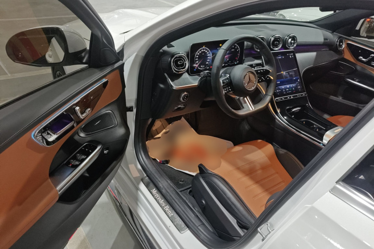奔驰C级 2023款 改款二 C 260 L 运动版中控内饰7003