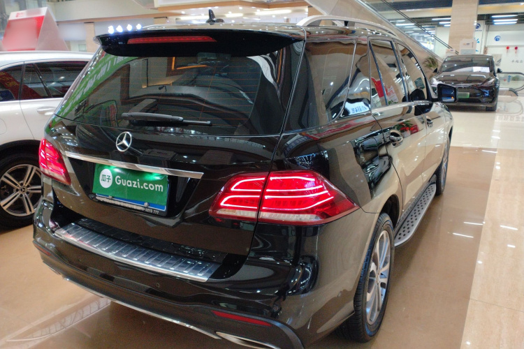 奔驰GLE 2018款 GLE 320 4MATIC 动感型臻藏版车身外观7