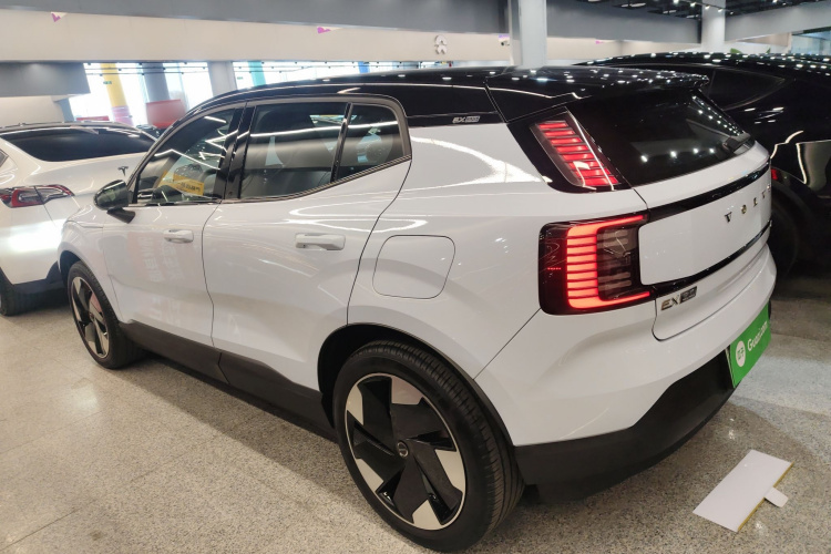 沃尔沃EX30 2025款 后驱长续航版 Plus车身外观4