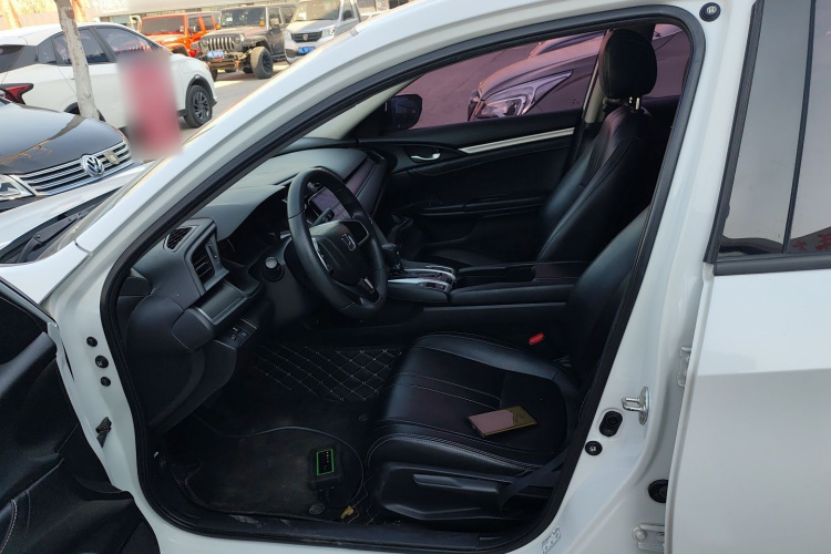 本田 思域 2016款 180TURBO CVT舒适版局部细节19