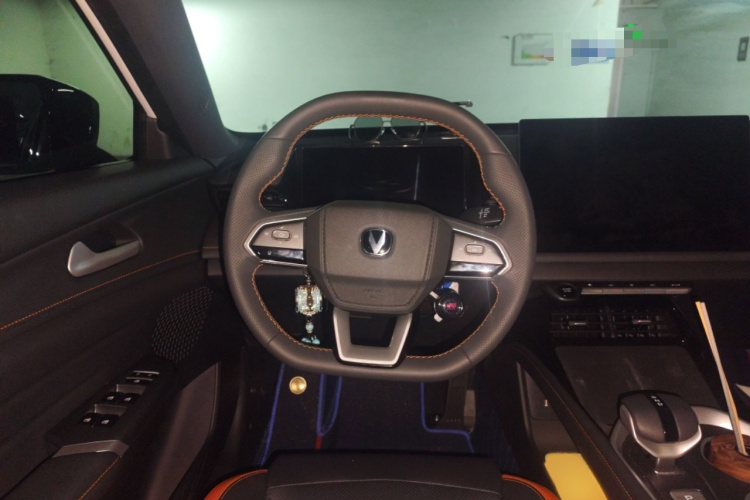 长安UNI-V 2025款 第三代 2.0T 劲速型局部细节13