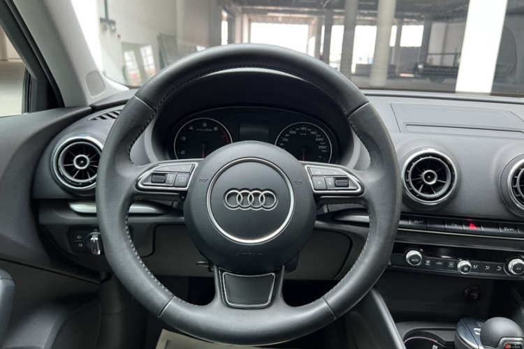奥迪A3 2014款 Sportback 35 TFSI 自动舒适型中控内饰7002