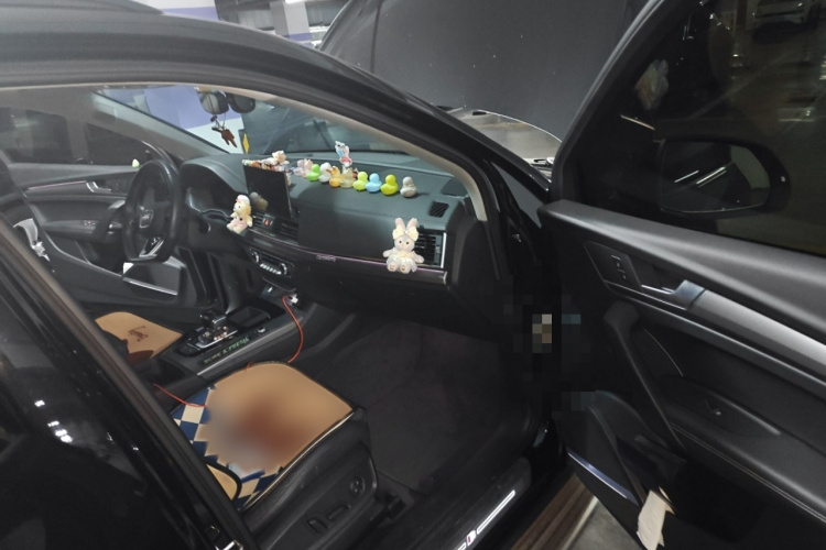 奥迪Q5L 2022款 45T 豪华动感型局部细节9005