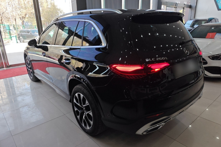 奔驰GLC 2023款 GLC 260 L 4MATIC 豪华型 5座车身外观4