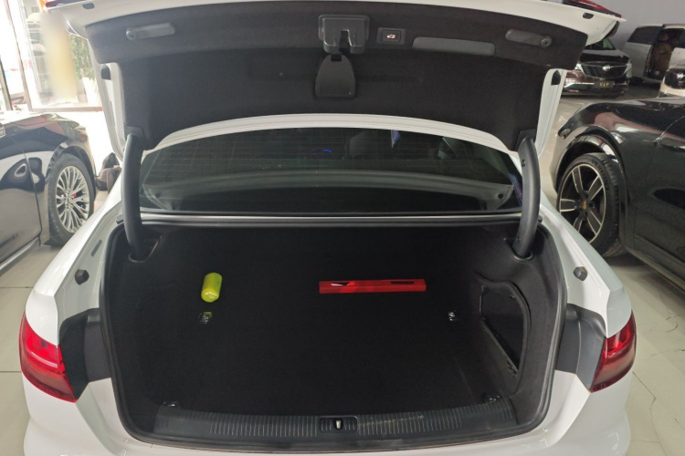 奥迪A4L 2020款 40 TFSI 时尚动感型机舱底盘23