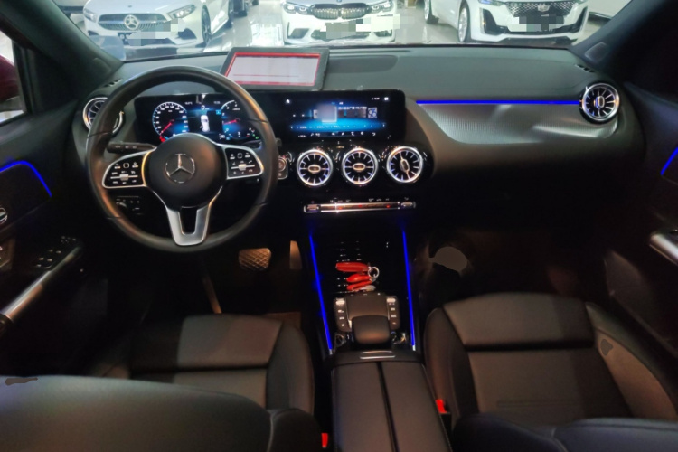 奔驰GLA 2020款 GLA 200中控内饰12
