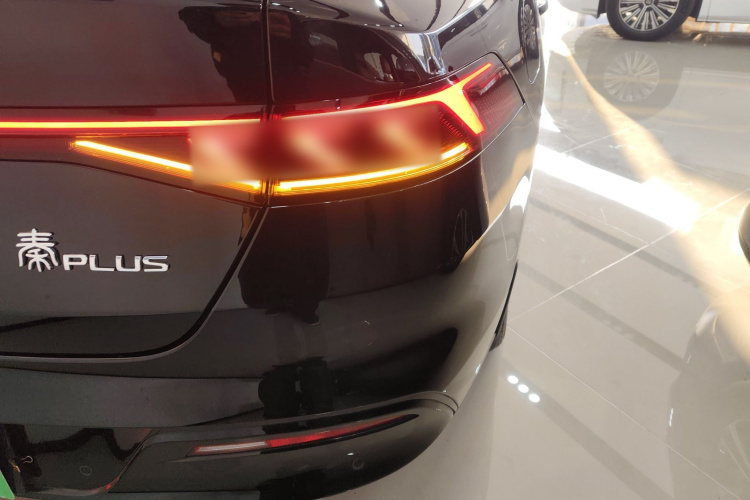 比亚迪 秦PLUS 2023款  冠军版 DM-i 120KM超越型车身外观6006