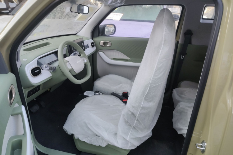 吉利银河 2025款 210km 熊猫骑士中控内饰19