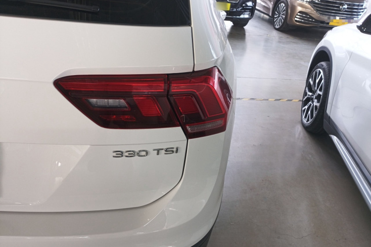 大众 途观L 2022款 330TSI 自动两驱舒享版车身外观9