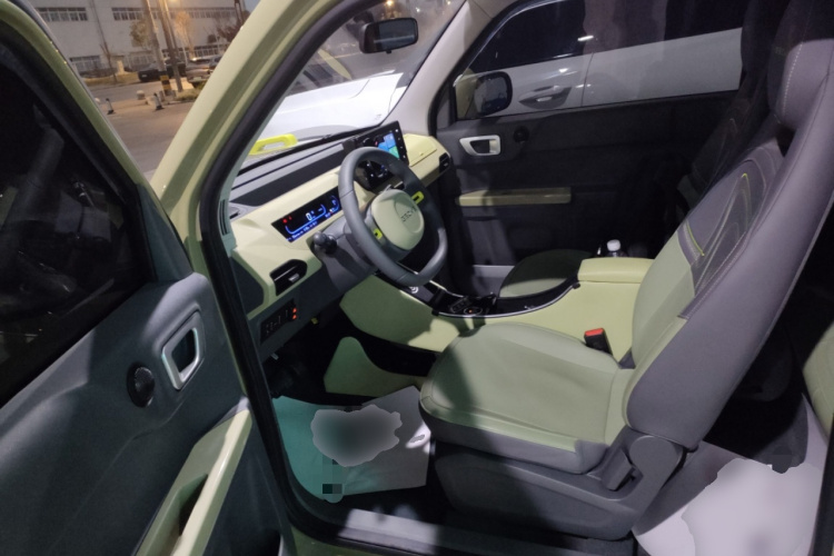 吉利银河 2024款 200km 熊猫骑士中控内饰19