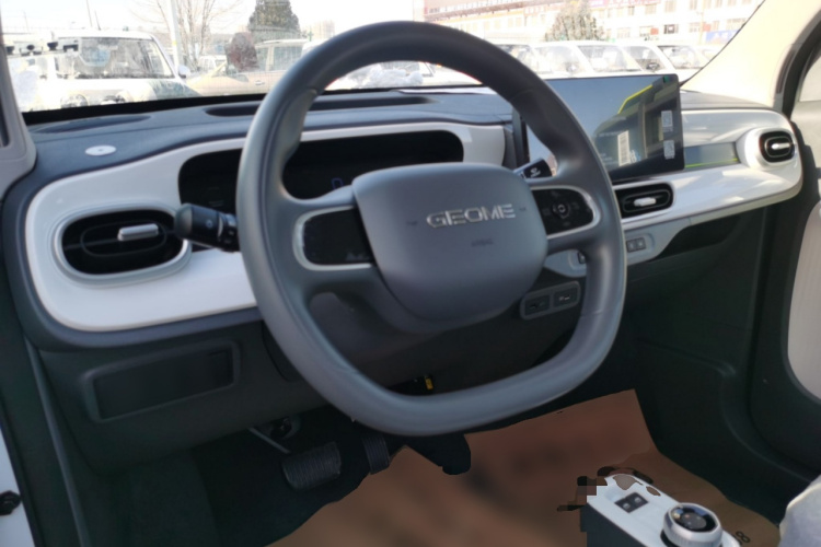 吉利银河 2025款 210km 熊猫骑士中控内饰7002