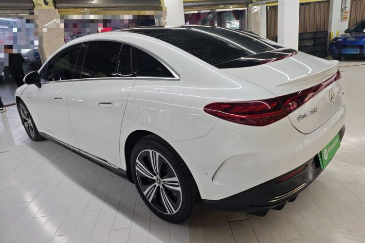 奔驰EQE 2022款 350 豪华版车身外观4