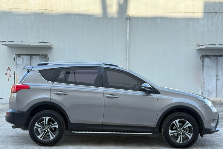 丰田 RAV4荣放 2015款 2.0L CVT两驱风尚版车身外观6006