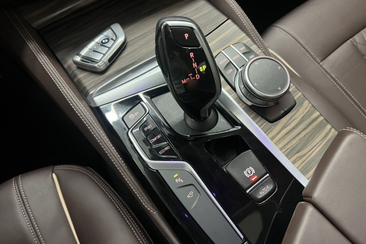 宝马5系 2020款 530Li 领先型 豪华套装中控内饰7014