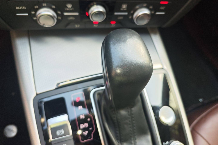 奥迪A6L 2018款 30周年年型 35 TFSI 时尚型局部细节18