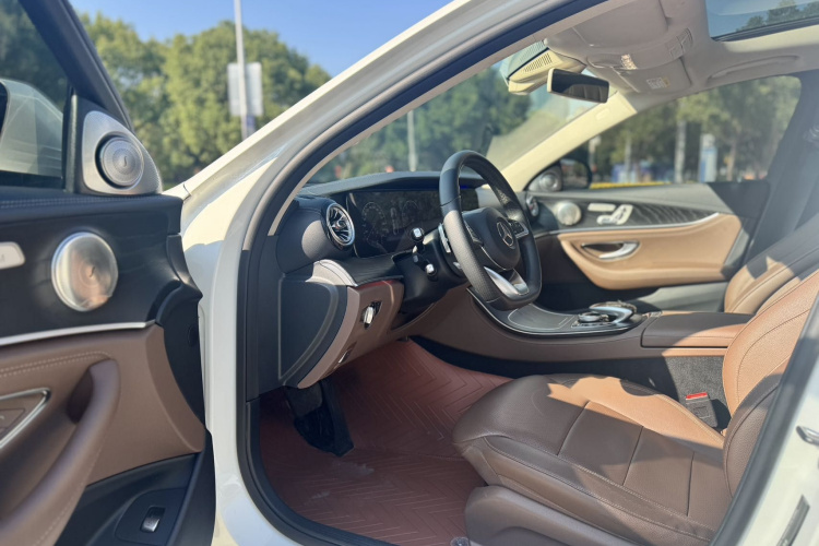 奔驰E级 2018款 改款 E 300 L 运动时尚型中控内饰7002