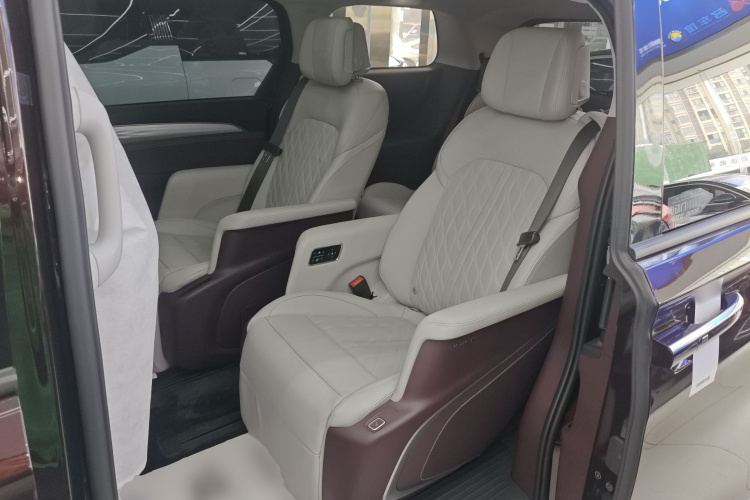 别克GL8 2022款 Avenir艾维亚 六座贤礼版中控内饰7004