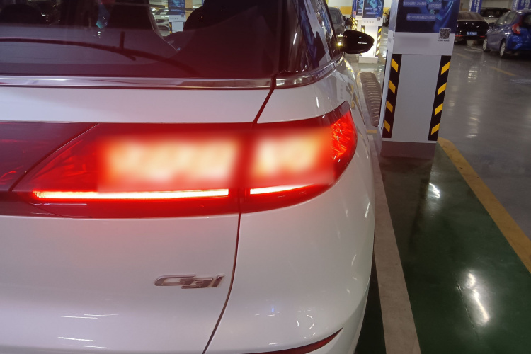 小鹏G3 2022款 G3i 460G+车身外观9