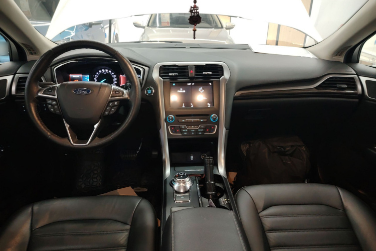 福特 蒙迪欧 2017款 改款 EcoBoost 180 豪华型中控内饰12