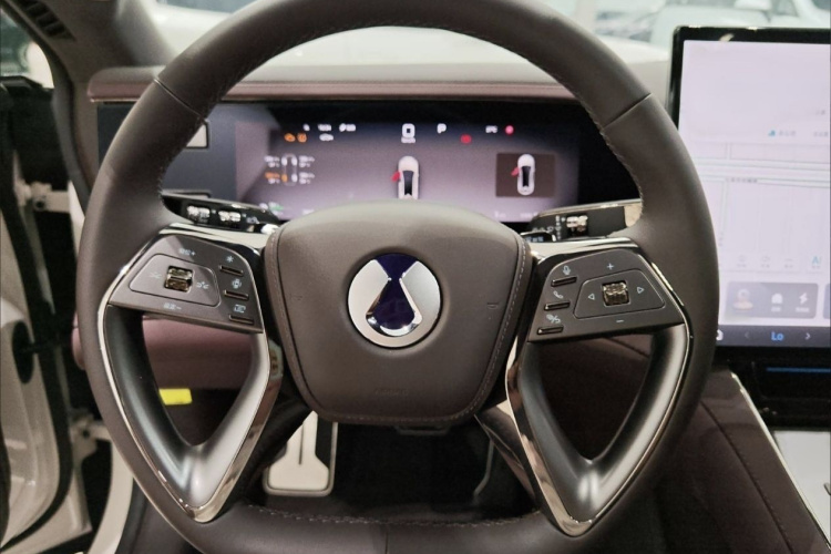 腾势Z9GT 2024款 1100四驱Max版中控内饰7011