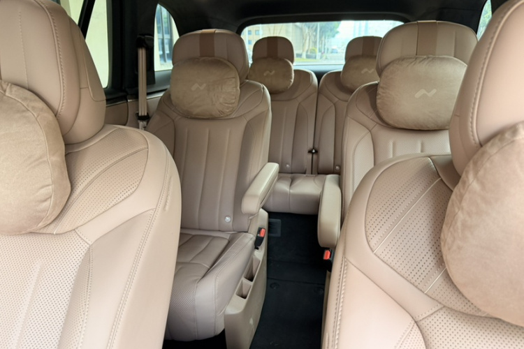 乐道L90 2025款 Max 六座版中控内饰7006