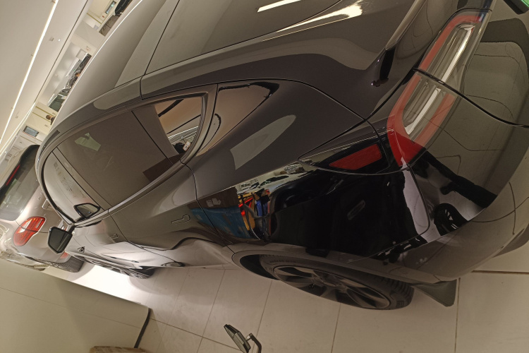 特斯拉 Model Y 2022款 后轮驱动版车身外观4