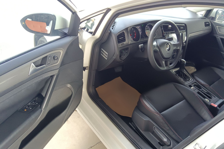 大众 高尔夫 2015款 1.6L 自动时尚型中控内饰7003