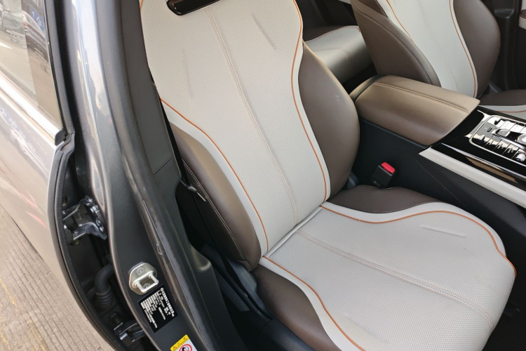 比亚迪 秦PLUS 2024款  荣耀版 DM-i 120KM超越型局部细节41